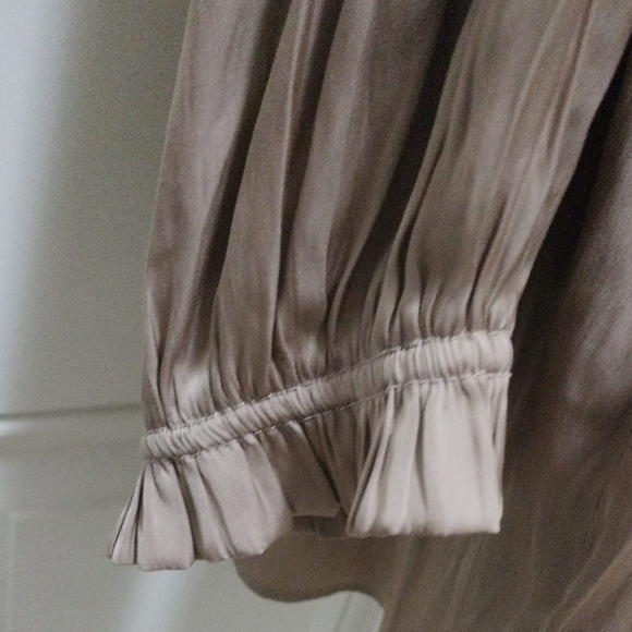Carmen Marc Valvo Taupe Blouse 3X - Picture 3 of 5